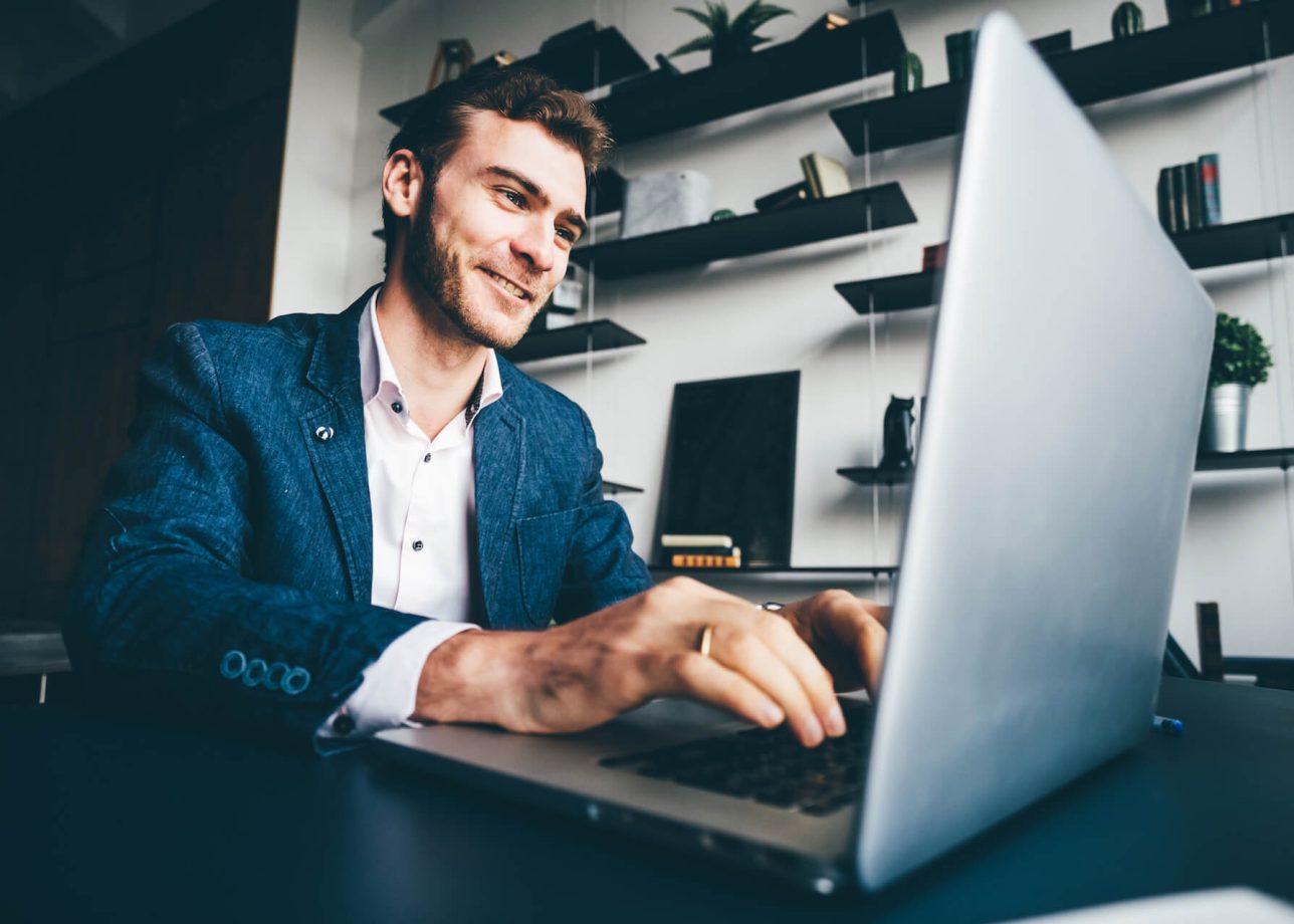 business-man-working-at-office-2021-08-29-01-49-41-utc.jpg